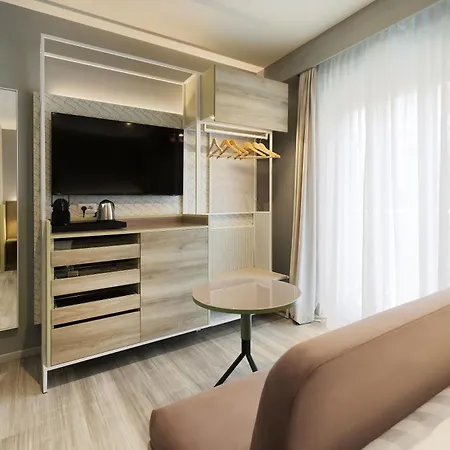 Hotel Adesso 4*