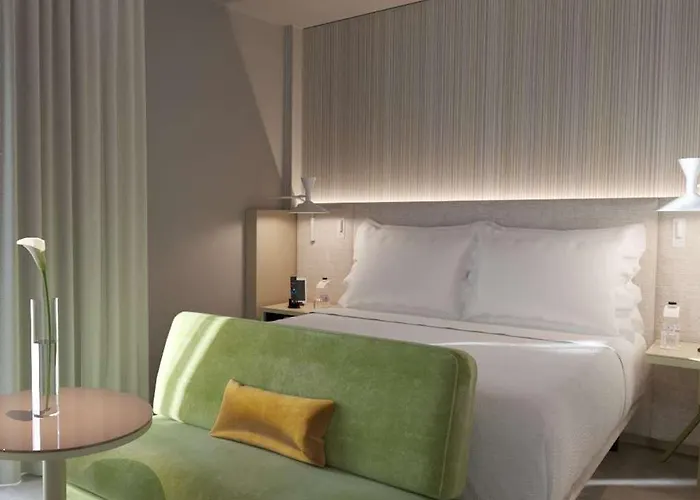 Adesso Hotel 4*