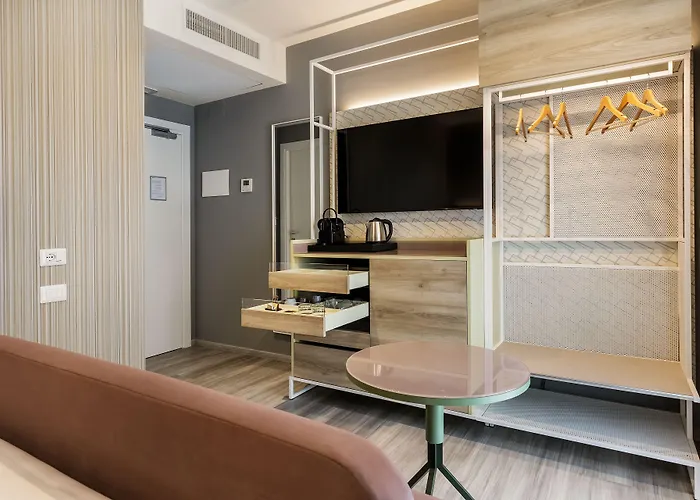 Adesso Hotel 4*