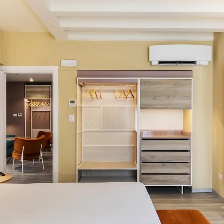 Adesso Hotel