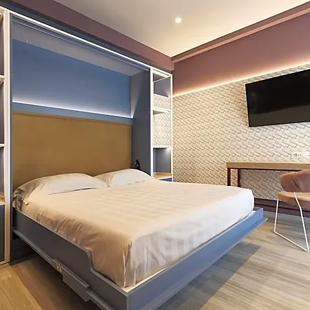 Adesso Hotel 4*