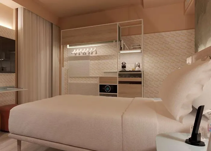 Adesso Hotel 4*