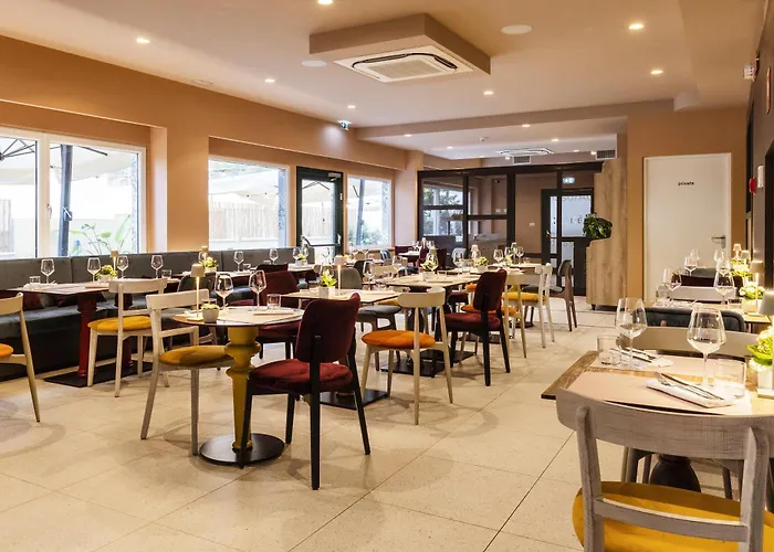 Adesso Hotel 4*