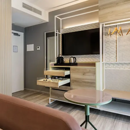 Adesso Hotel 4*